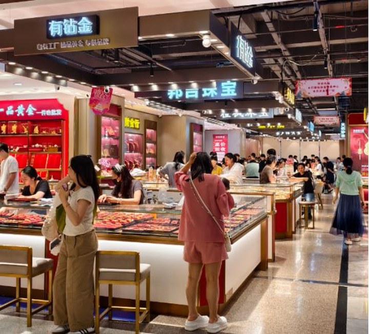 金價大幅震蕩，記者實探水貝黃金市場：人多，但觀望情緒也重 | 每經網